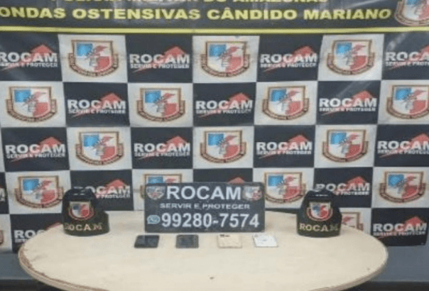 Dupla é presa com moto roubada e quatro celulares na zona Leste de Manaus