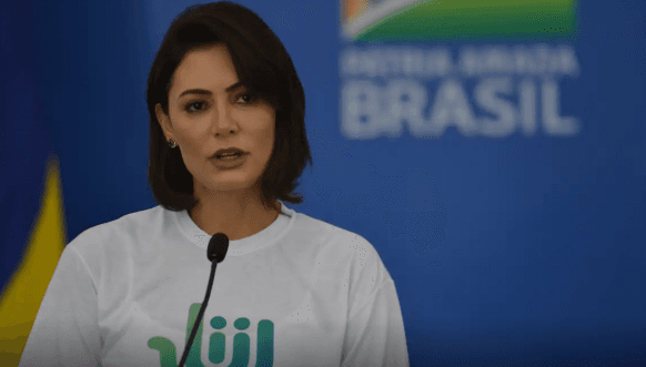 Michelle cita problemas de saúde após prisão de Bolsonaro e se afasta do PL Mulher