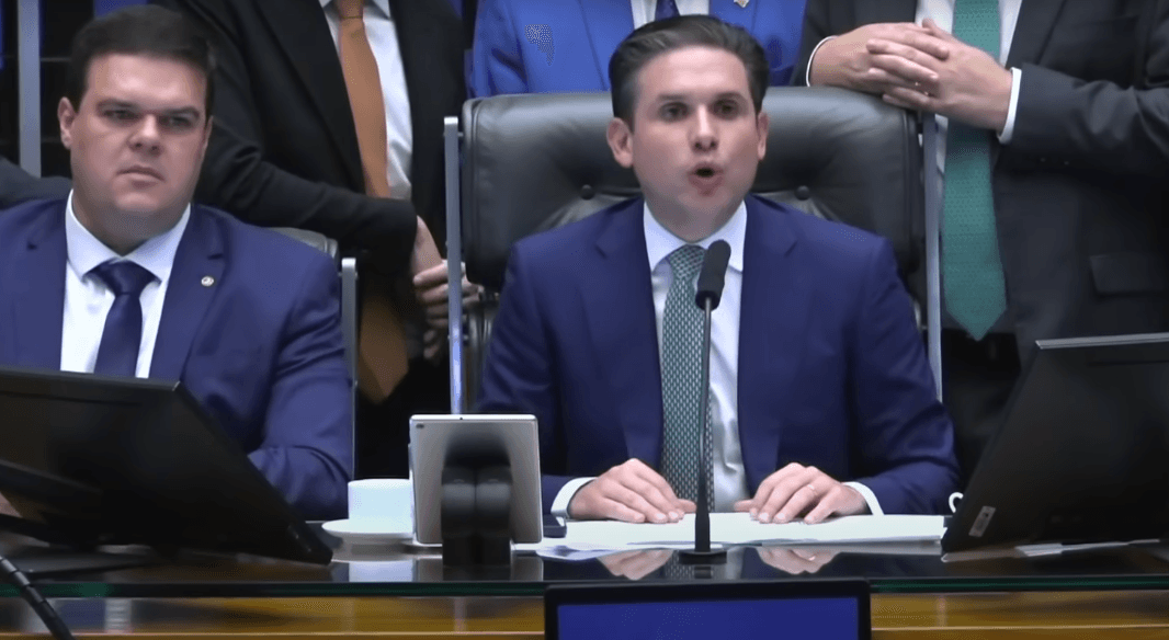 Cinco deputados do AM votam a favor do PL da Dosimetria; veja como votou cada