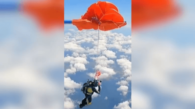 Paraquedista fica preso na asa de avião e corta o próprio paraquedas para sobreviver na Austrália