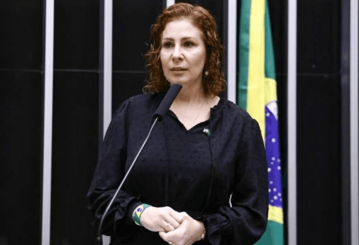 Carla Zambelli renuncia cargo de deputada federal