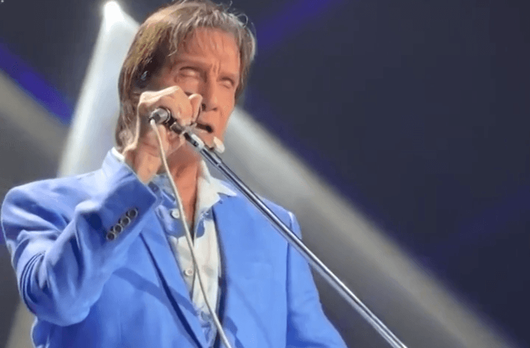 Roberto Carlos volta aos palcos após acidente