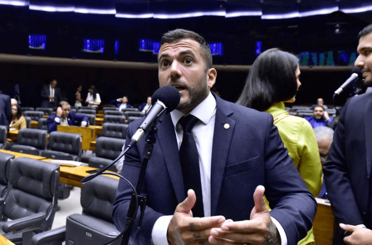 Carlos Jordy critica operação da PF e chama ação de “covarde”