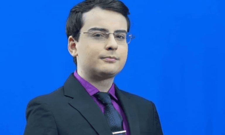 Dudu Camargo vence A Fazenda 17 com mais de 75% dos votos