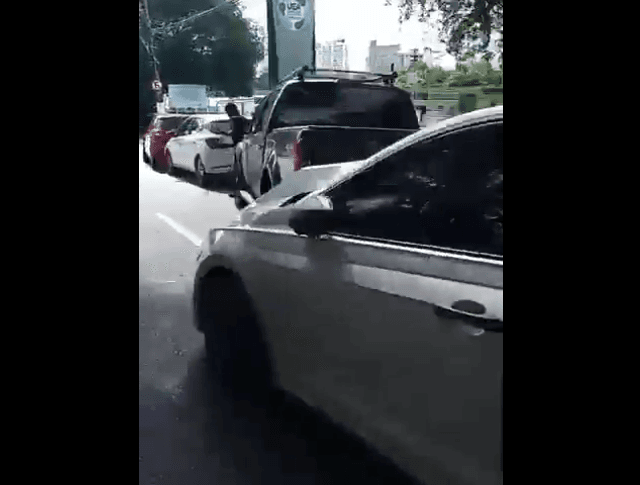 VÍDEO: Engavetamento entre 4 carros trava trânsito em avenida de Manaus