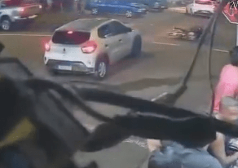 VÍDEO: Suspeito de assalto é perseguido e atropelado em Manaus