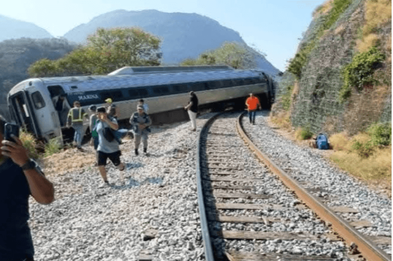 Trem interoceânico descarrila em Oaxaca e deixa 13 mortos no México