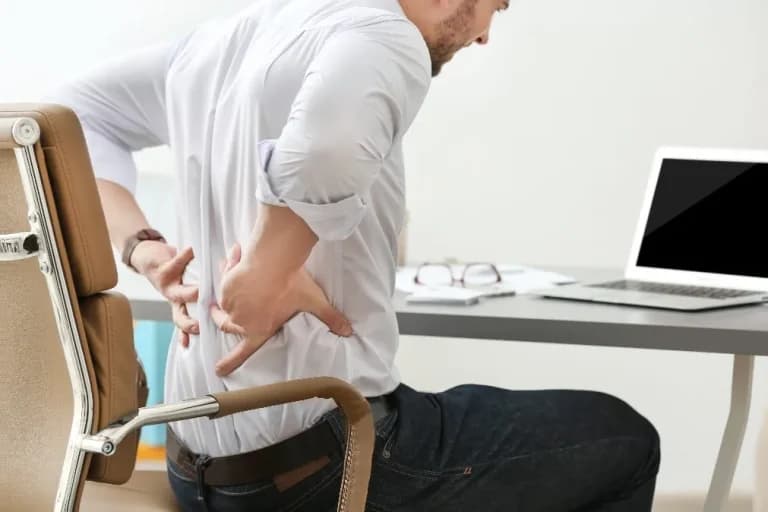 Horas sentado: um risco invisível para a coluna