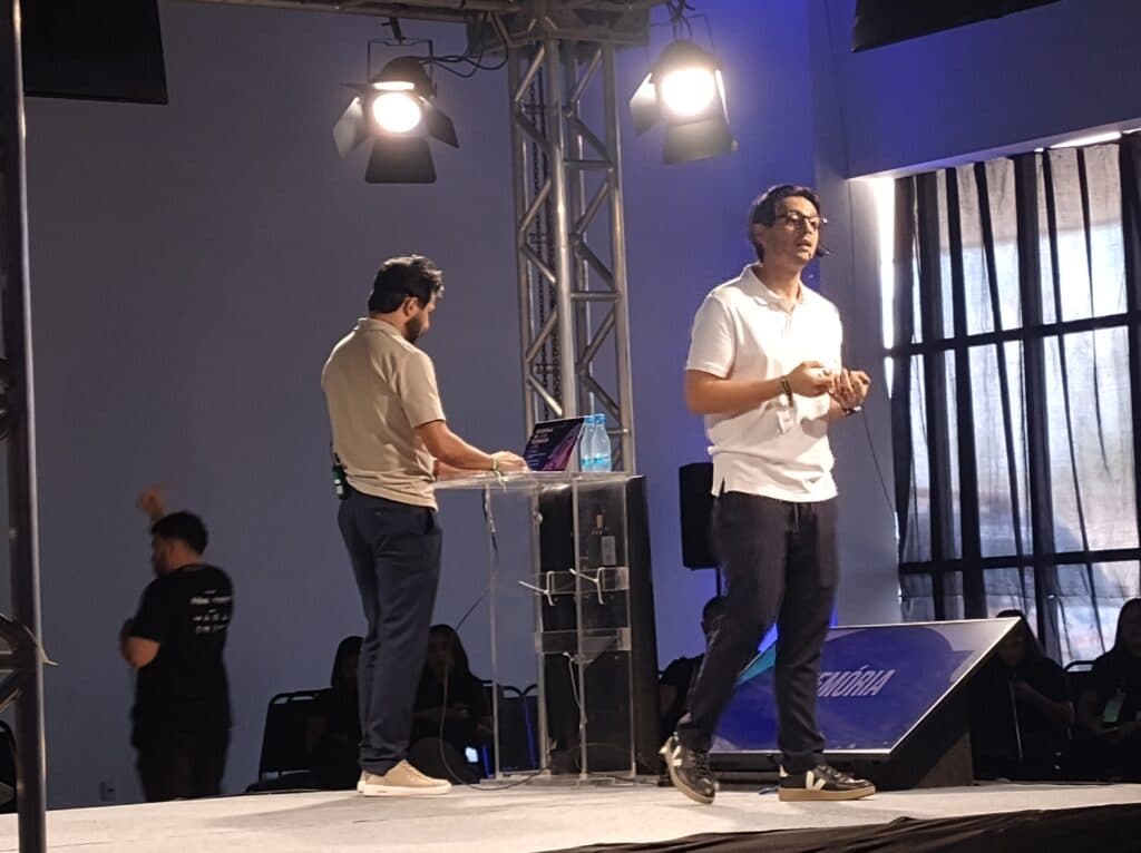 Igor Andrade e Vinícius Nascimento apresentam Ayla, a inteligência artificial por trás do sucesso do Amazon IA Summit 2025