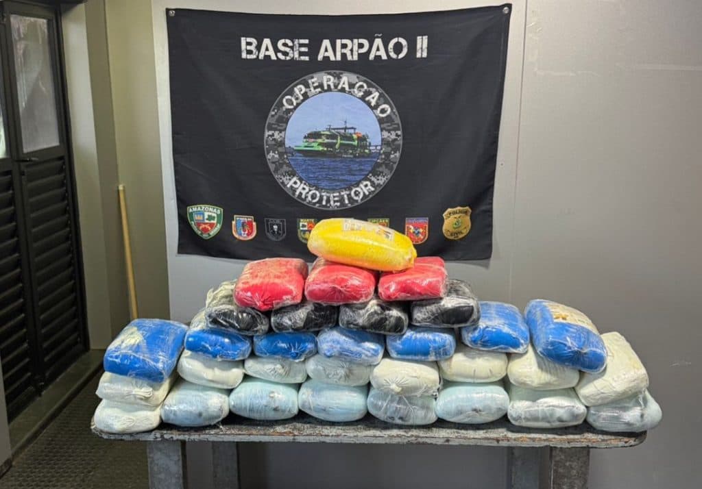 Drogas avaliadas em R$ 800 mil são apreendidas em camarote de comandante de barco em Coari