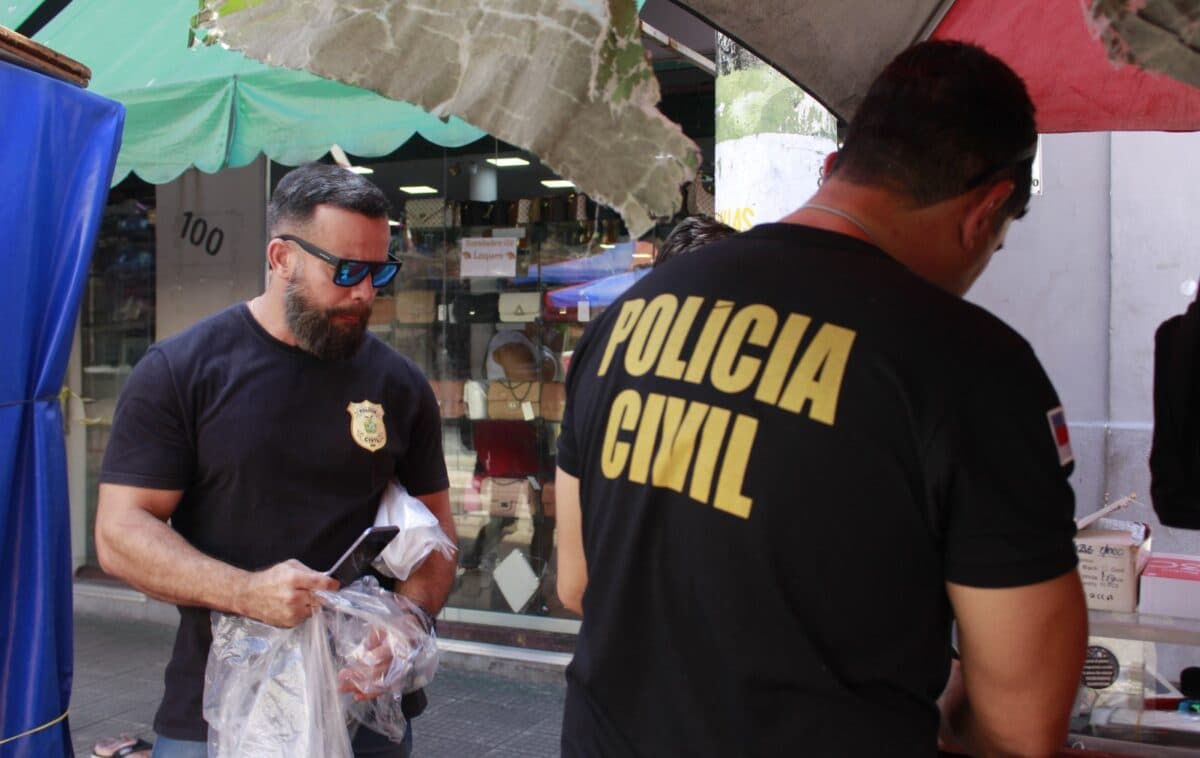 Homem é preso ao vender celulares roubados em banca no Centro de Manaus