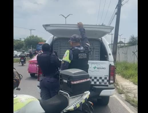 VÍDEO: Motorista de carreta é detido após esmagar motociclista em avenida de Manaus