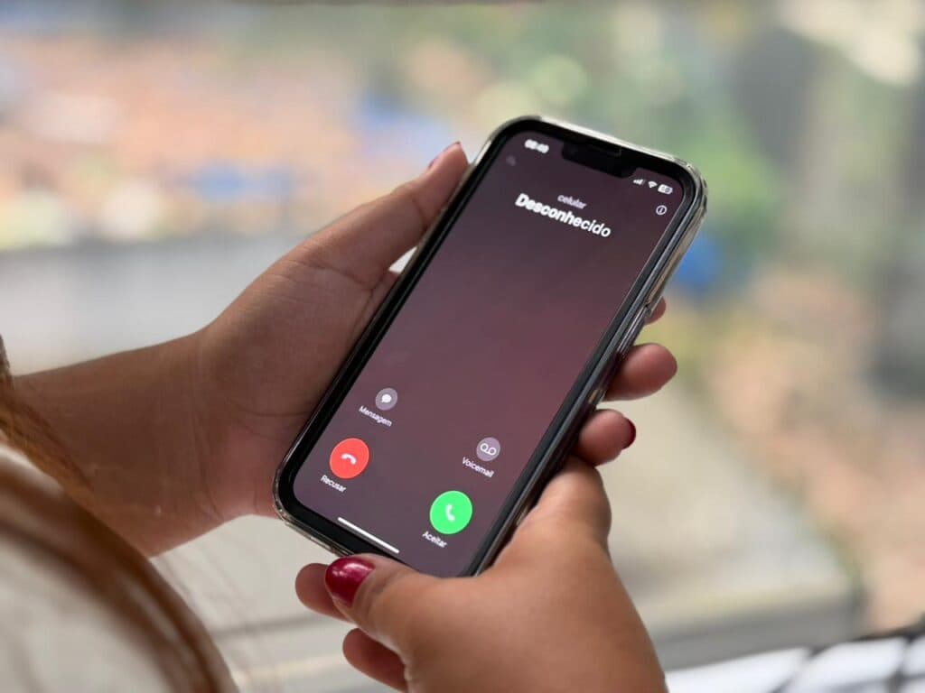 Criminosos usam golpe da ligação muda para clonar vozes de vítimas em Manaus; veja como denunciar