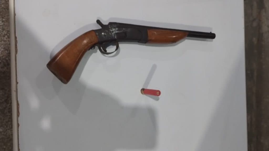 Suspeito armado é preso após cobrar dívida de tráfico de drogas em Carauari