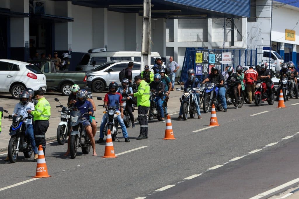 Operação Trânsito Seguro apreende 15 veículos por irregularidades em Manaus