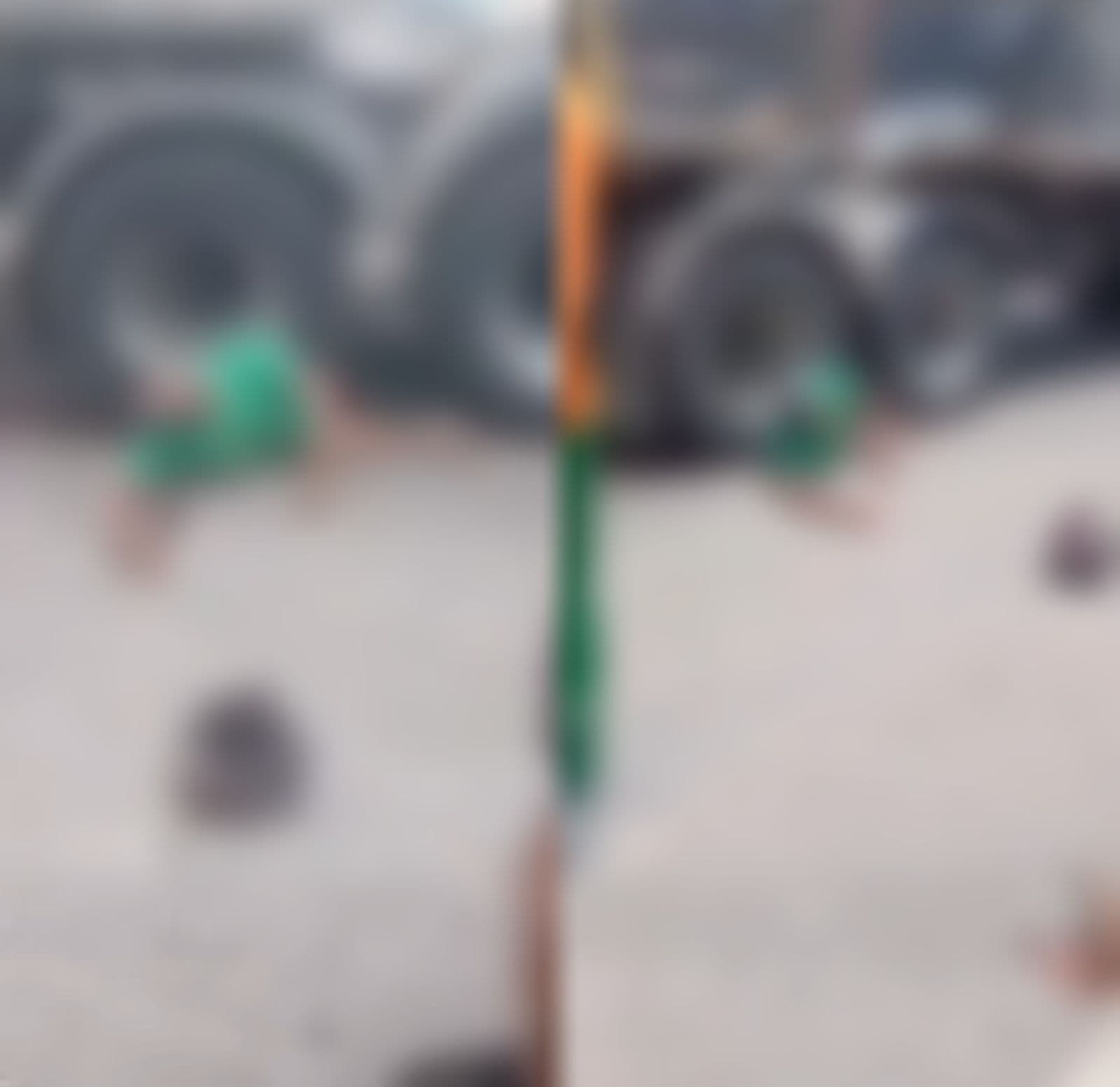 VÍDEOS: Motociclista morre após ficar preso às rodas de carreta na Bahia