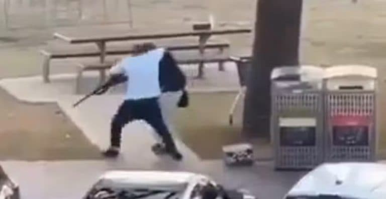 VÍDEO: Veja momento em que homem desarma atirador em atentado na Austrália