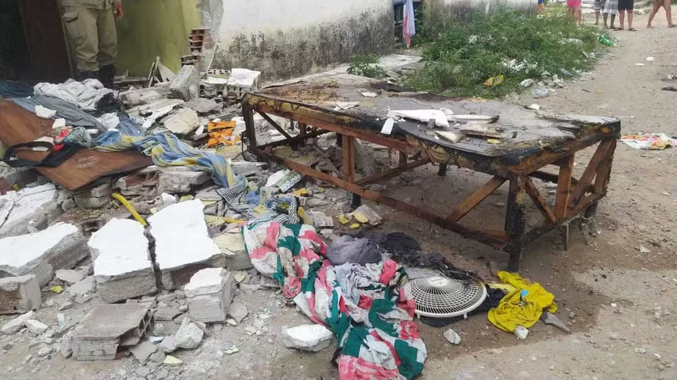 Explosão destrói apartamento e deixa homem em estado grave em João Pessoa