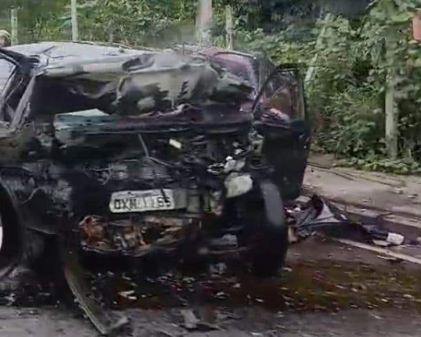 Manobra irregular causou grave acidente de carro no Distrito Industrial de Manaus; uma morte foi confirmada