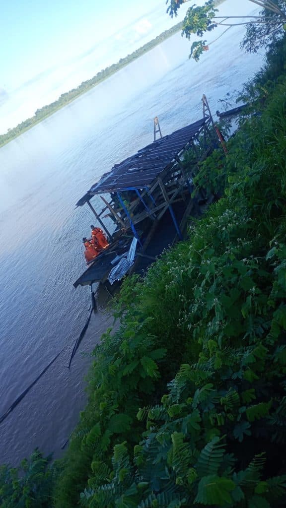 Balsa graneleira bate em barranco e assusta moradores de comunidade em Manicoré