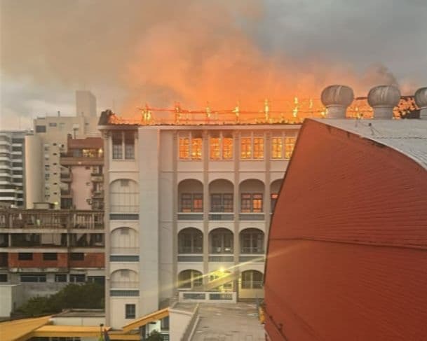 Incêndio atinge colégio Marista no Centro de Santa Maria nesta sexta-feira (26)