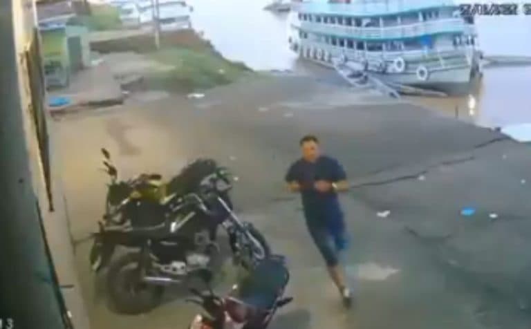 Vídeo mostra momento antes de homem desaparecer no Rio Madeira