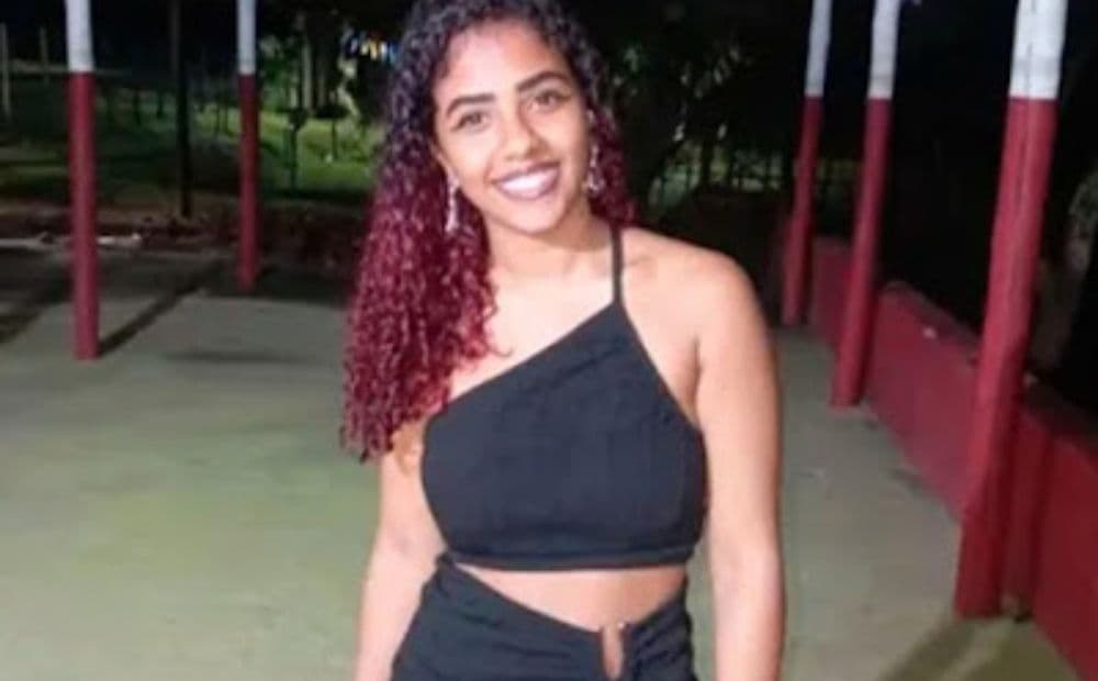 Jovem sequestrada na porta de casa é encontrada morta em área de mata