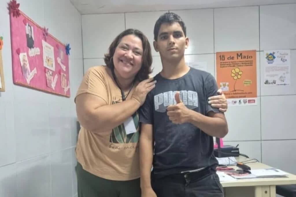 Jovem que invadiu jaula e foi morto por leoa tinha sonho de “domar leões” e foi diagnosticado com esquizofrenia