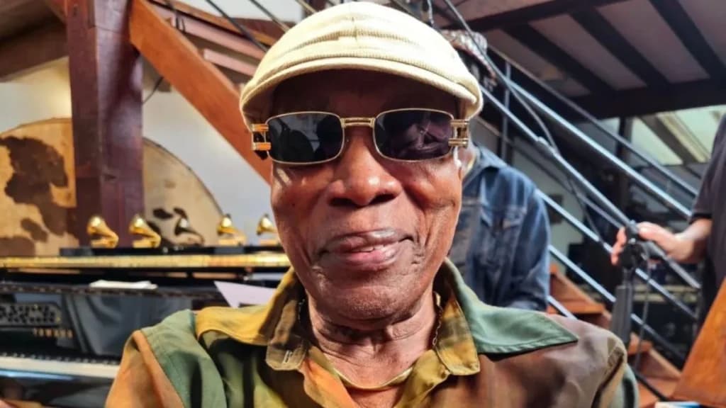 Milton Nascimento é homenageado com Doutor Honoris Causa pela Fiocruz