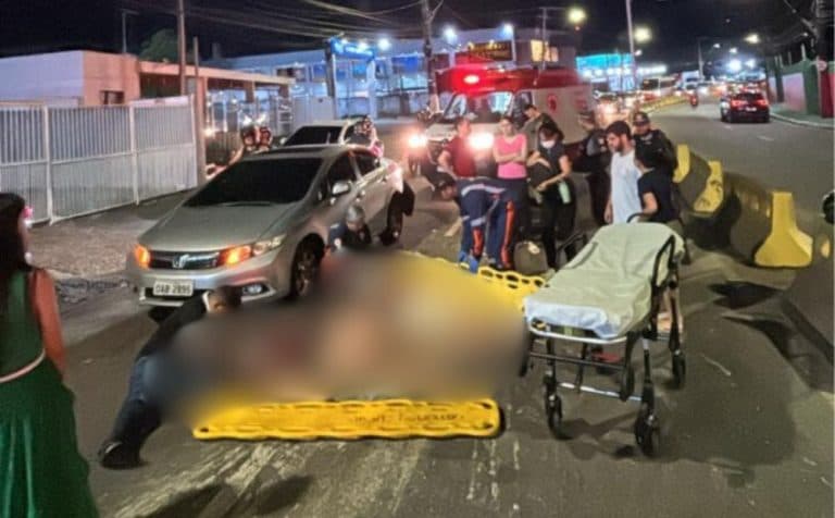 Duas pessoas ficam feridas em acidente entre carro e motocicleta no Parque 10