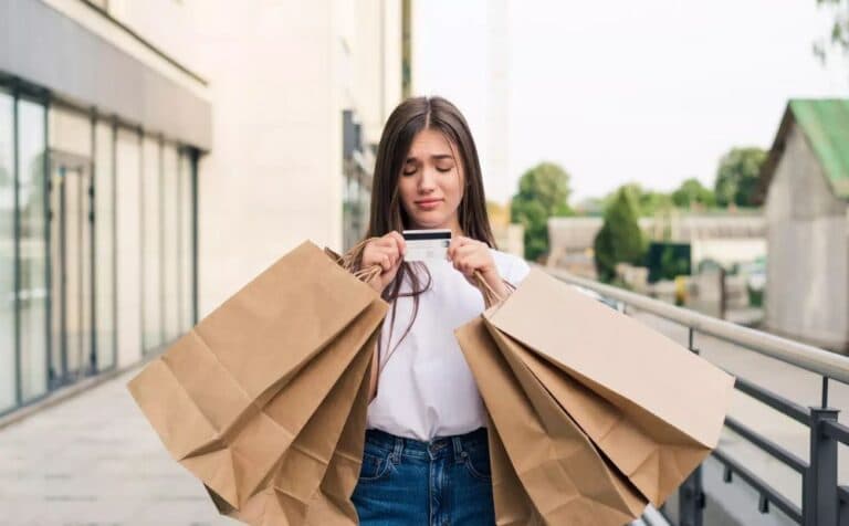 Oniomania: o que é o transtorno compulsivo por compras