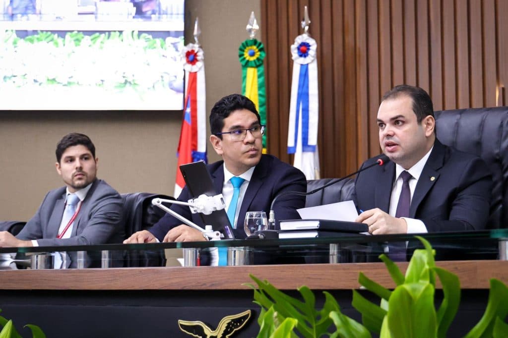 “Deputados estão mais preocupados com o jogo do Flamengo do que em votar”, dispara Roberto Cidade