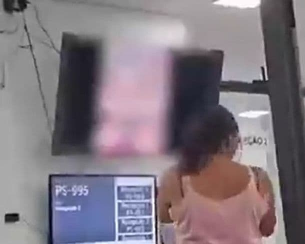 Vídeo de sexo explícito é exibido para pacientes em sala de espera de hospital em MG