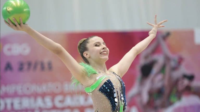 Campeã de ginástica olímpica morre de câncer aos 18 anos no Paraná