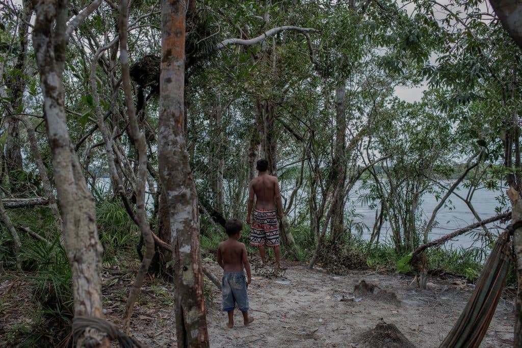 Indígenas cobram apuração sobre morte em tiroteio entre Exército e traficantes na fronteira com a Colômbia