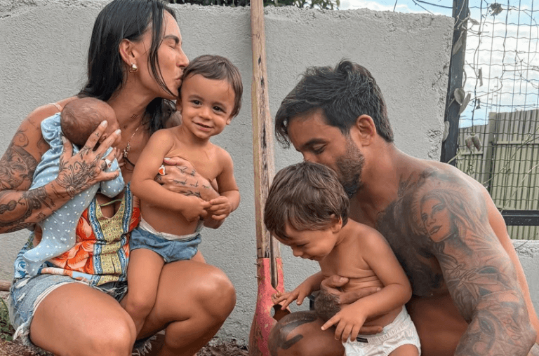 Influenciadora emociona ao plantar árvore com as cinzas do filho