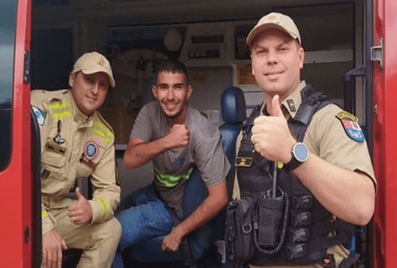 Bombeiro revela como jovem saiu da mata com vida no Pico Paraná