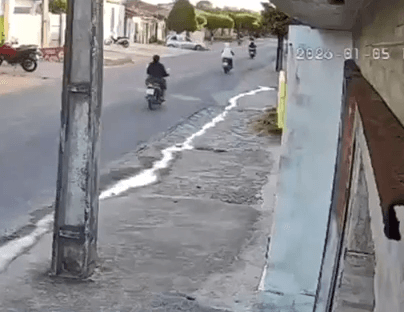 Câmera flagra atropelamento de idoso em Araruna na Paraíba