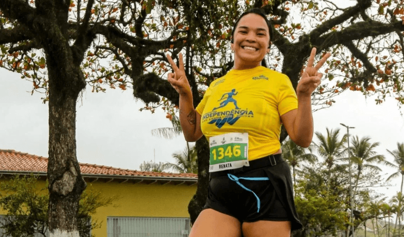 Vidro se solta, passageira cai de ônibus e morre no litoral de São Paulo