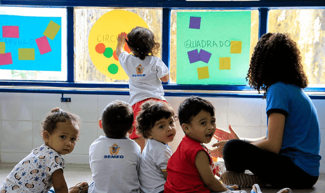 Professor da educação infantil integra carreira do magistério, decide lei