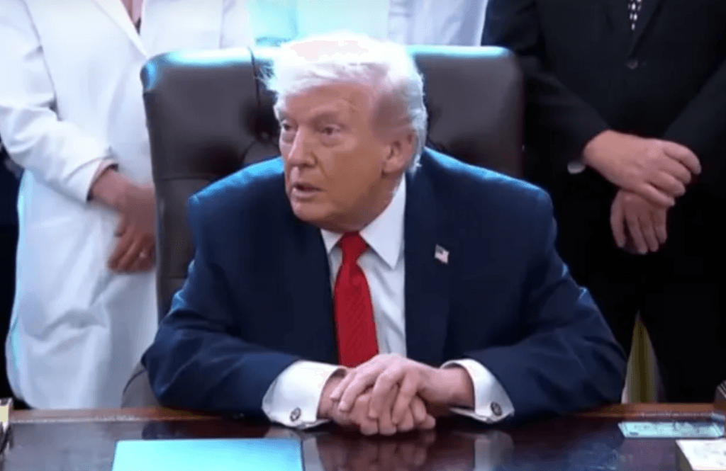 Trump promete taxar países que mantêm negócios com o Irã; Brasil entra no radar