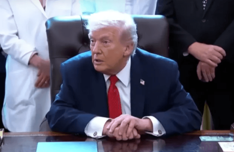 Trump promete taxar países que mantêm negócios com o Irã; Brasil entra no radar