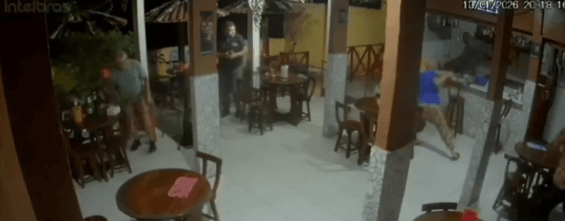 Atirador invade bar com espingarda e mata homem à queima-roupa em Pernambuco
