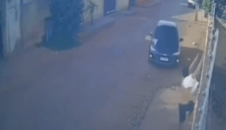 Mulher bate carro em muro após tentar atingir marido em Boa Vista