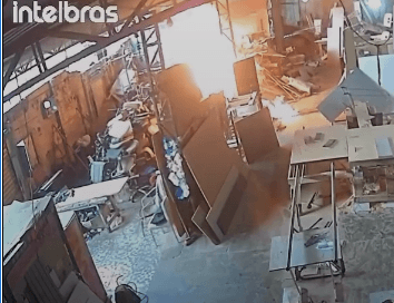Incêndio causou prejuízo milionário à fábrica de estofados no bairro São Francisco, diz polícia