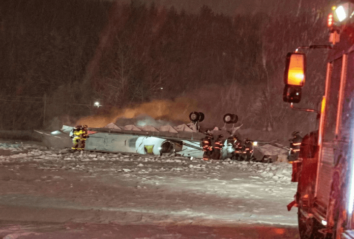 Jato particular cai durante decolagem e deixa 7 mortos nos EUA