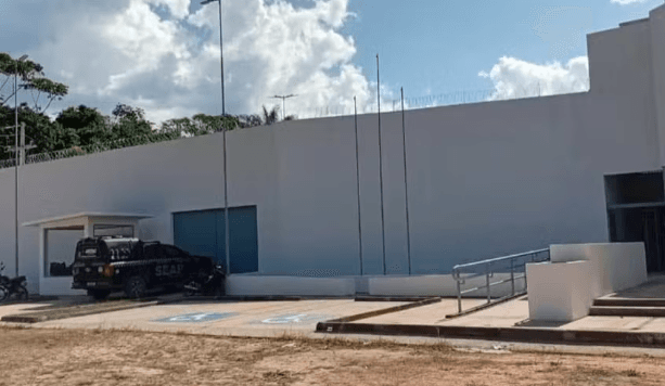 Detentos de Maués são transferidos para Manaus após fuga em massa na véspera de Natal