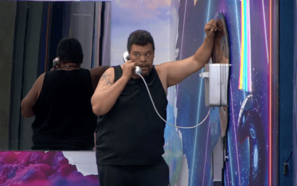 Babu atende 2º Big Fone da semana e poderá indicar alguém ao paredão