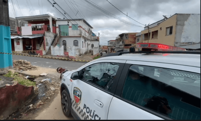 IMAGENS FORTES: Motociclista é morto a tiros na Compensa