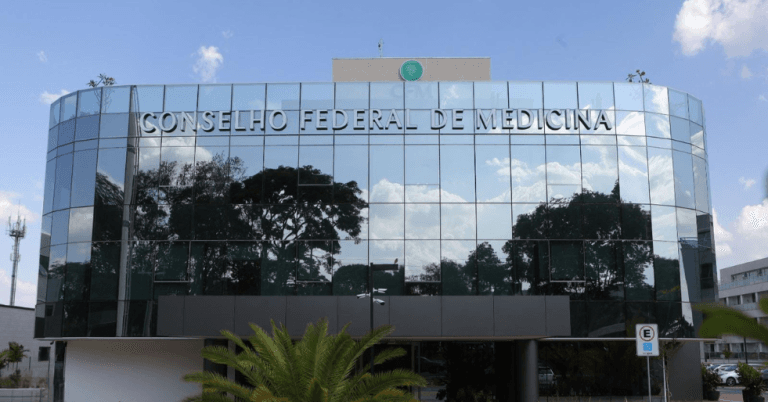 Saúde de Bolsonaro leva Conselho Federal de Medicina a exigir monitoramento contínuo
